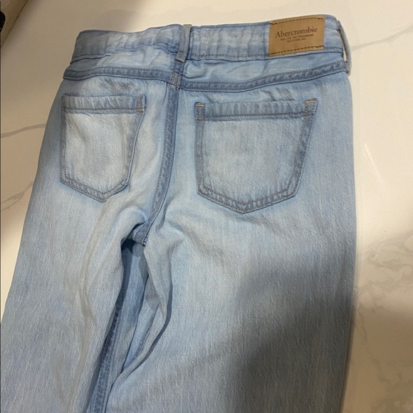 Abercrombie Kids low rise baggy Jeans with Pink Bow Embroidery. 9/10 long - Picture 5 of 7